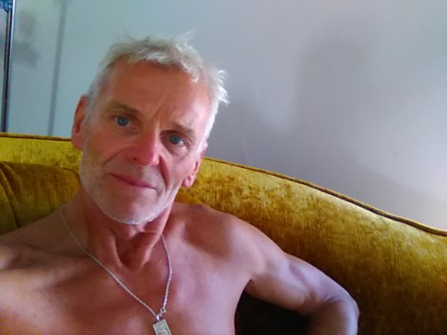 Yahn - Annonces gay à Planfayon Profil de Yahn, 24 ans, Annonces gay à Planfayon (Fribourg)