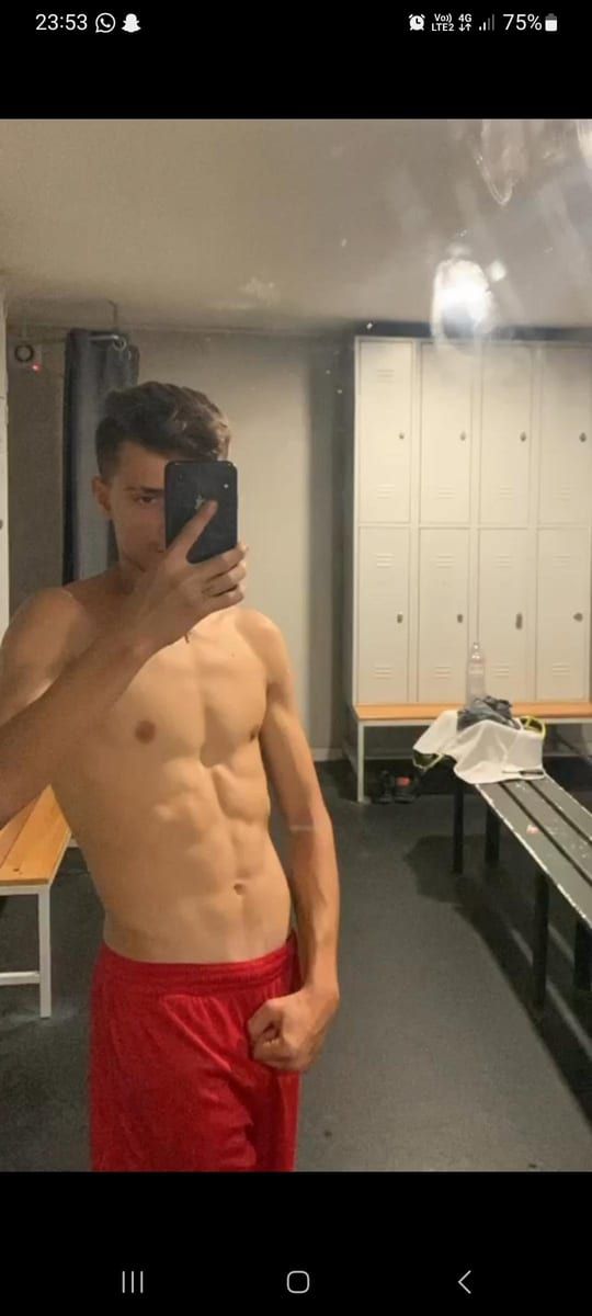 Profil de Livai, 33 ans, Annonces gay à Villarimboud (Fribourg)