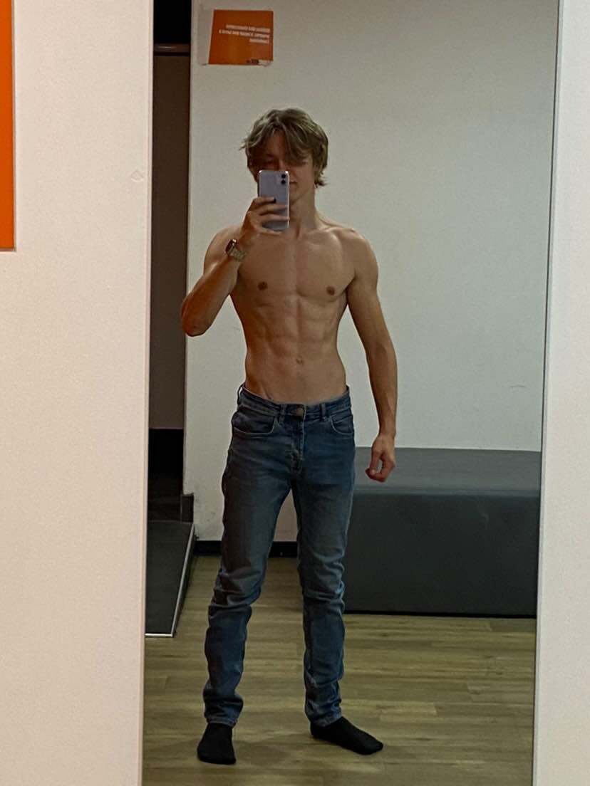 Ryhad - Annonces gay à Oleyres Profil de Ryhad, 27 ans, Annonces gay à Oleyres (Fribourg)