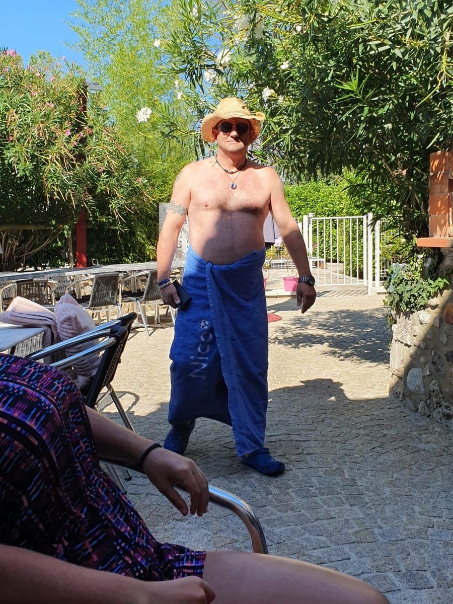 Nicholas - Annonces gay à Chandon Profil de Nicholas, 44 ans, Annonces gay à Chandon (Fribourg)