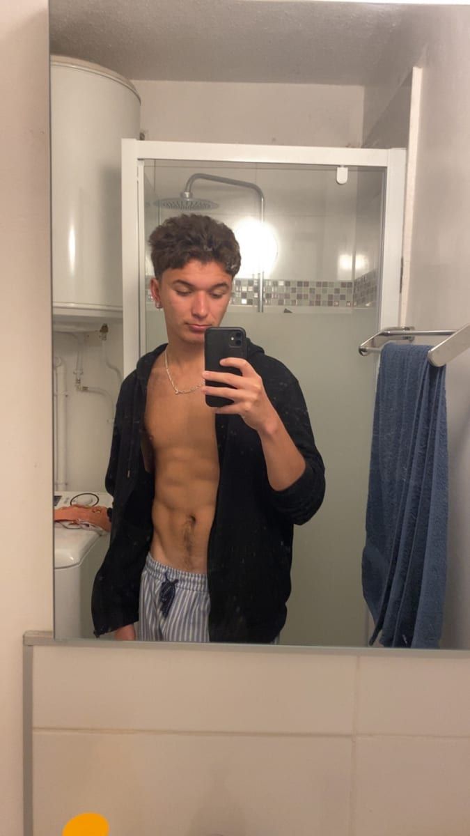 Cheikhou - Annonces gay à Léchelles Profil de Cheikhou, 28 ans, Annonces gay à Léchelles (Fribourg)