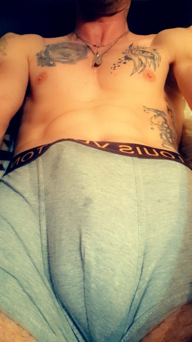 Shemsy - Annonces gay à Châtel-St-Denis Profil de Shemsy, 44 ans, Annonces gay à Châtel-St-Denis (Fribourg)