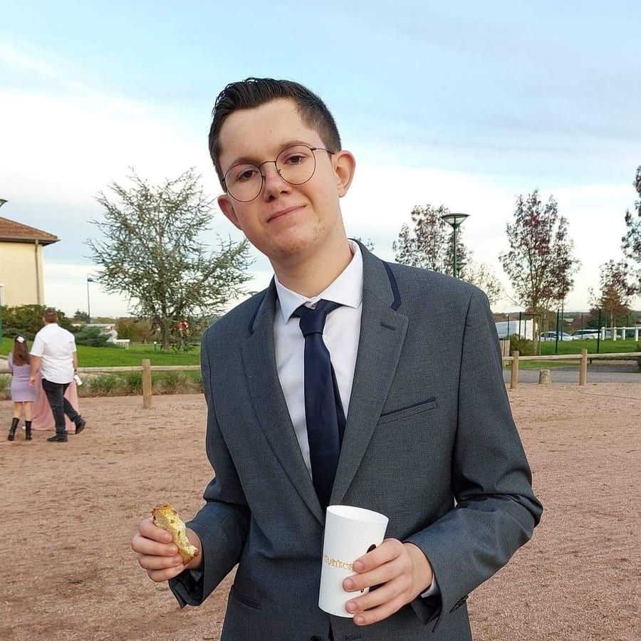 Roch - Annonces gay à Planfayon Profil de Roch, 24 ans, Annonces gay à Planfayon (Fribourg)