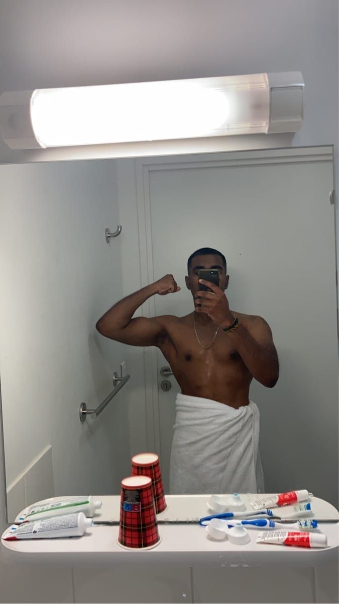 Elwenn - Annonces gay à Grolley Profil de Elwenn, 39 ans, Annonces gay à Grolley (Fribourg)