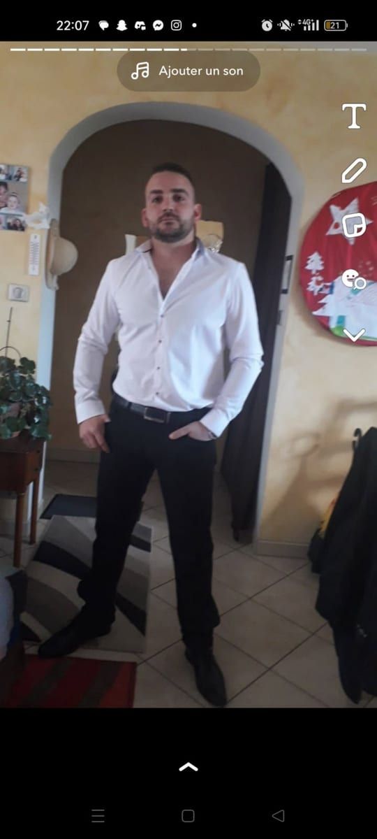 Eran - Annonces gay à Vuisternens-devant-Romont Profil de Eran, 42 ans, Annonces gay à Vuisternens-devant-Romont (Fribourg)