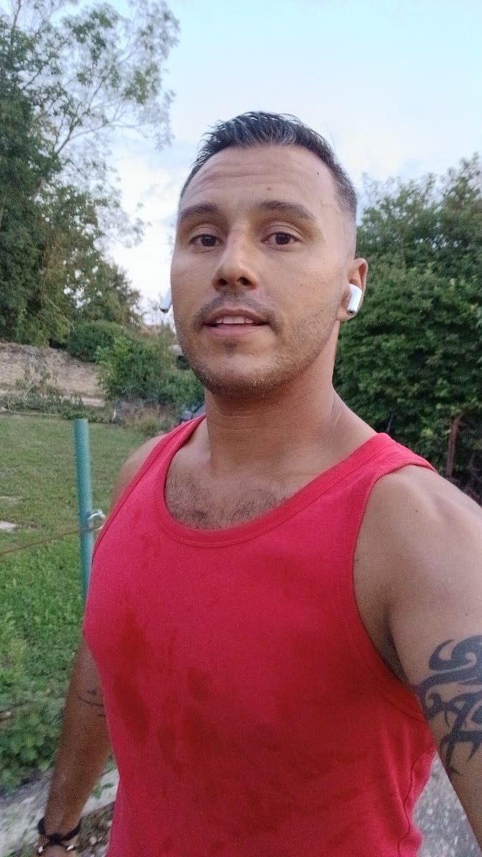 Solomon - Annonces gay à Vuippens Profil de Solomon, 34 ans, Annonces gay à Vuippens (Fribourg)