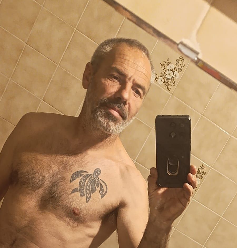 Horace - Annonces gay à Blessens Profil de Horace, 45 ans, Annonces gay à Blessens (Fribourg)