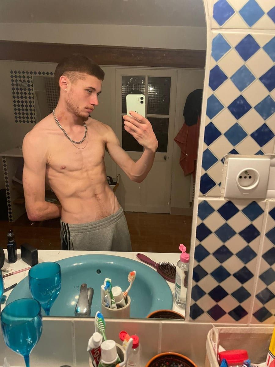 Profil de Aurelian, 27 ans, Annonces gay à Bouloz (Fribourg)
