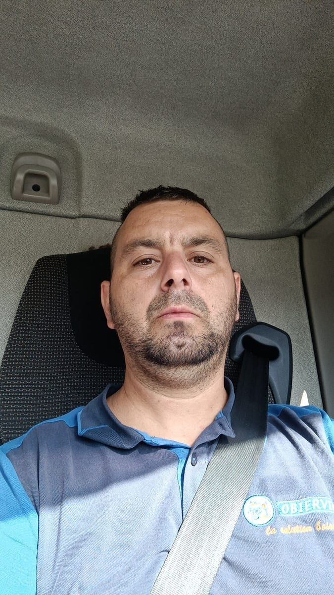 Kheo - Annonces gay à Planfayon Profil de Kheo, 24 ans, Annonces gay à Planfayon (Fribourg)