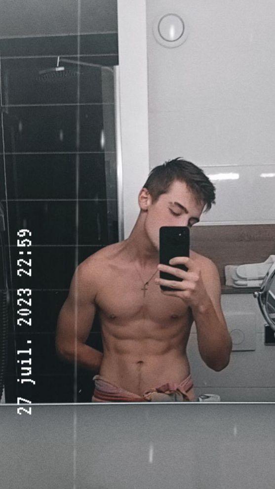 Eloim - Annonces gay à Plasselb Profil de Eloim, 31 ans, Annonces gay à Plasselb (Fribourg)