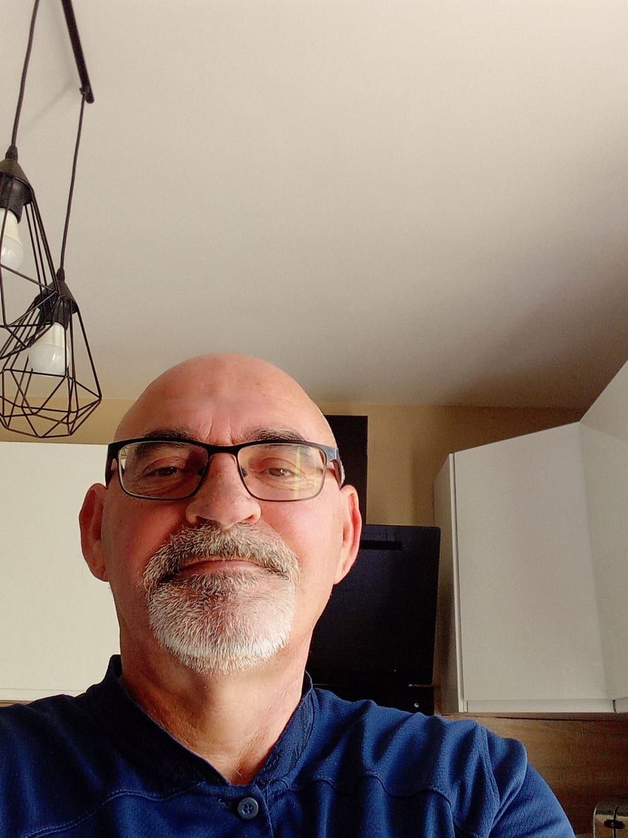 Mewenn - Annonces gay à Bösingen Profil de Mewenn, 34 ans, Annonces gay à Bösingen (Fribourg)