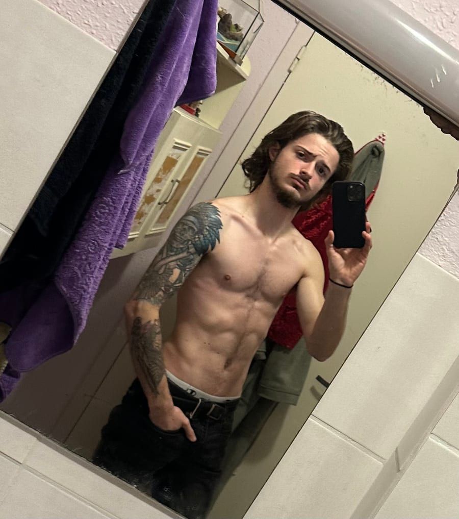 Timothé - Annonces gay à Kriechenwil Profil de Timothé, 24 ans, Annonces gay à Kriechenwil (Fribourg)