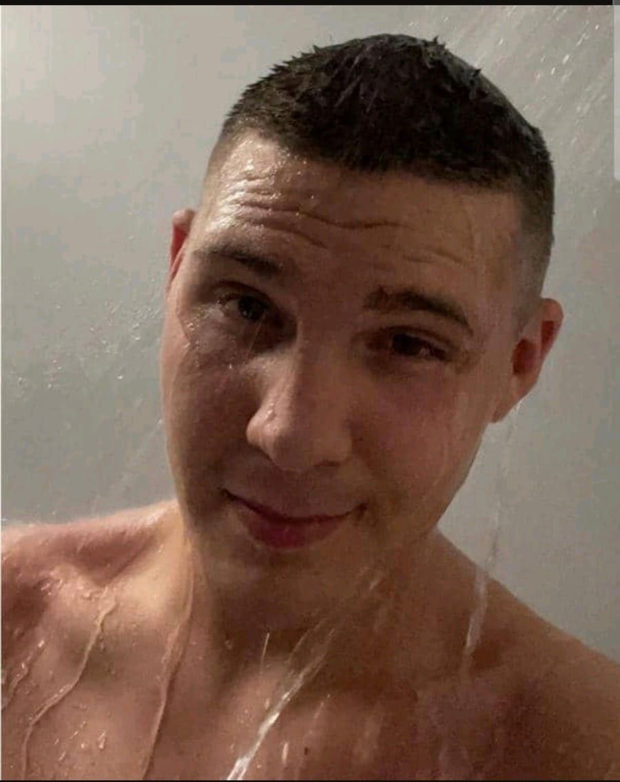Larbi - Annonces gay à Morat Profil de Larbi, 25 ans, Annonces gay à Morat (Fribourg)