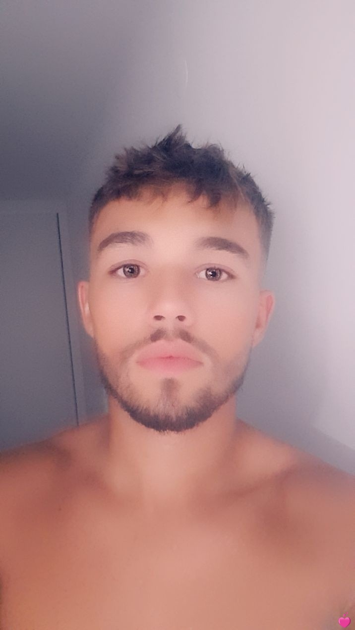 Daman - Annonces gay à Lessoc Profil de Daman, 28 ans, Annonces gay à Lessoc (Fribourg)